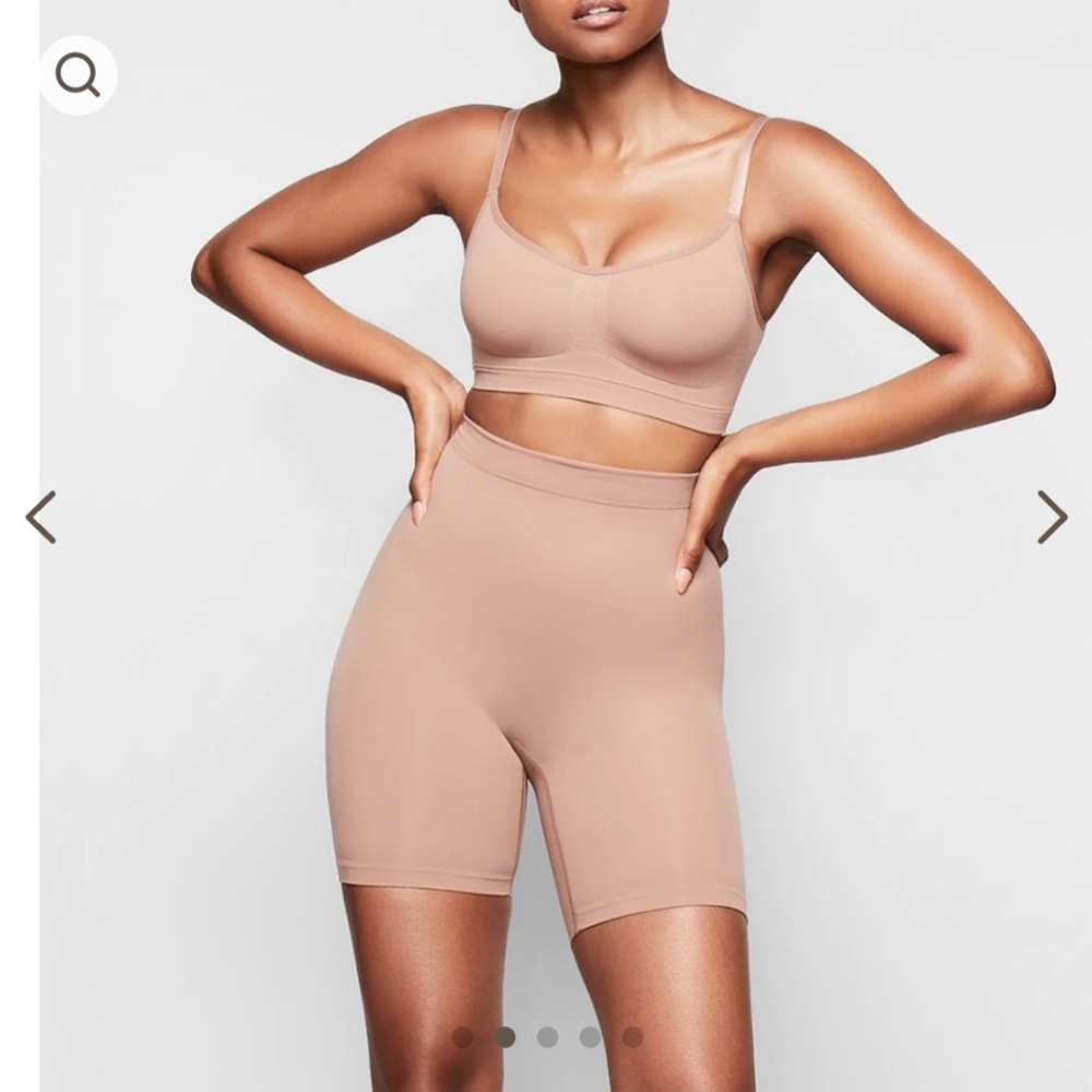 Skims Sculpting Short Mid Thigh w/ Open Gusset